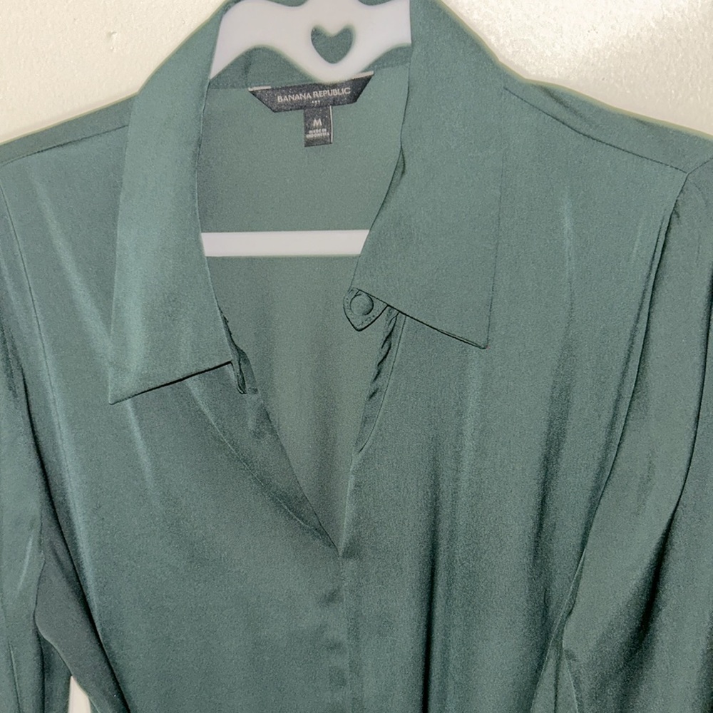 Split neck knee length dress, size medium - Picture 4 of 4
